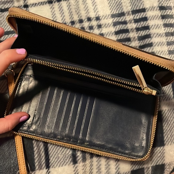 Tory Burch wallet - Picture 3 of 3